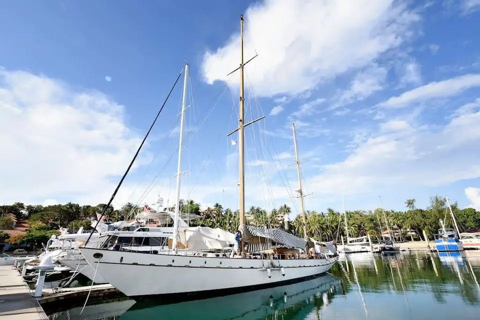 Rona alongside a marina pontoon with awnings rigged